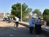 محافظ أسوان يتابع أعمال التطوير والنظافة بالشوارع والميادين.. صور