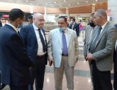 رئيس مصلحة الجمارك يتفقد أجهزة الفحص الجديدة بمطار القاهرة