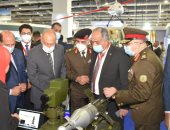 أمين عام جامعة الدول العربية يتفقد جناح العربية للتصنيع بمعرض إيدكس 2021  