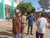 حياة كريمة ببنى سويف.. معاون المحافظ يتفقد سير الأعمال فى مشروعات قرية الحمام