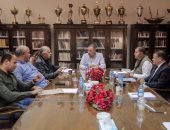 محمود الخطيب يعقد اجتماعًا مع اللجنة القانونية والعامري فاروق لمناقشة أزمة نائب الرئيس