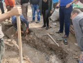 إصلاح كسر بماسورة مياه 4 بوصة بميدان محطة مصر وسط الإسكندرية