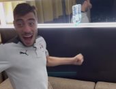 أكرم توفيق يتحدى حمدي فتحي في معسكر الفراعنة: "وريني نفسك يابا"