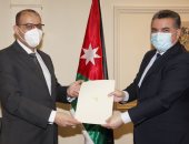 سفير مصر الجديد بالأردن يسلم نسخة من أوراق اعتماده لأمين الخارجية الأردنية