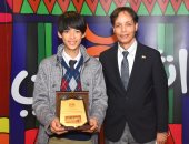 وزيرة الهجرة تلتقى أحد خبراء "مصر تستطيع" ونجله لاستعراض مشاركتهم بـ "اتكلم عربي"