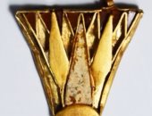 العثور على مجوهرات ذهبية وتاج من عصر نفرتيتي في قبرص.. صور