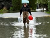 شبح الفيضان يطارد كندا.. جهود مكثفة لرجال الإنقاذ لإعادة البناء والانهيارات الأرضية