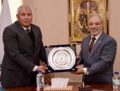 محافظ الوادى الجديد : قوافل جامعة طنطا تدعم "حياة كريمة" والأسر الأكثر احتياجا