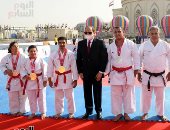 الرئيس السيسي لشاب من أصحاب الهمم يطلب عضوية الأهلى: الخطيب بعت الموافقة