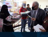 محافظ جنوب سيناء يكرم عمال النظافة بطور سيناء ويقدم لهم مكافآت مادية وعينية