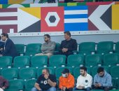 رينارد يزور منتخب المغرب ويهنئ اللاعبين على الأداء المميز فى كأس العرب