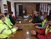 رئيس القابضة للمياه يناقش مع قيادات الصرف الحلول المقترحة لمواجهة التقلبات الجوية