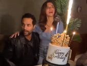 كريم فهمى يحتفل بعيد ميلاده مع زوجته وأصدقائهما المقربين.. فيديو وصور