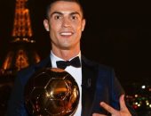 زى النهاردة.. كريستيانو رونالدو يفوز بجائزة الكرة الذهبية الخامسة فى 2017