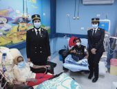 أمن القليوبية يوزع 50 بطانية على مرضى الغسيل الكلوى بمستشفى بنها الجامعى