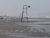 خلو شاطئ بورسعيد من المارة بسبب موجة الطقس غير المستقر.. صور 