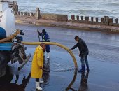 الصرف الصحى بالإسكندرية: نتعامل مع الأمطار دون إعاقة المرور فى أى منطقة..صور