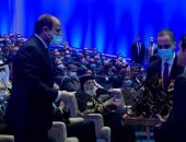 مدير منظمة الإيسيسكو يهدى الرئيس السيسى درع "تحيا مصر.. الجمهورية الجديدة"