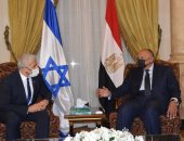 سامح شكرى يستقبل وزير خارجية إسرائيل لبحث إحياء مسار السلام