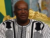 رئيس بوركينا فاسو يعلن إقالة رئيس الوزراء وسط أزمة أمنية