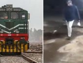 سائق قطار باكستانى يوقف رحلته لشراء اللبن.. اعرف حصله إيه "فيديو"