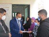 نائب محافظ المنيا يتابع الحالة العامة بمستشفى الصدر ومركز تلقى اللقاح