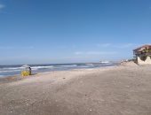 طقس معتدل وشمس مشرقة وإقبال على شاطئ رأس البر.. لايف