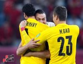 شاهد .. عناق الحضرى والشناوى بعد صعود مصر إلى نصف نهائى كأس العرب