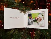 الأمير تشارلز وزوجته يهنئان الشعب البريطانى بصورة بطاقة عيد الميلاد: سنة سعيدة
