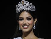 تتويج الهندية "هارناز ساندو" بلقب ملكة جمال الكون لعام 2021