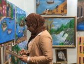 مكة جهاد .. فتاة مبدعة تحول منزلها لمتحف من الرسومات الرائعة.. فيديو