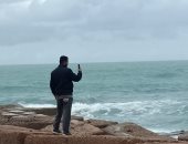 سيلفى ورياضة تحت المطر.. شاهد أجواء الفيضة الصغرى بالإسكندرية.. لايف