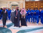 ولى العهد السعودي يستقبل فريق الهلال بعد التتويج بدوري أبطال آسيا