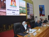 محافظ الوادى الجديد يكرم الطواقم الطبية والقرى الأعلى تسجيلا فى الحصول على لقاح كورونا