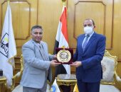 رئيس جامعة بنى سويف يوقع مذكرة تفاهم مع جامعة صبراتة الليبية بمجال البحث العلمى