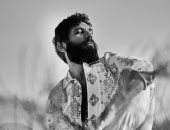  حسن الرداد فى جلسة تصوير جديدة بالأبيض والأسود