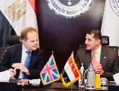 رئيس هيئة الاستثمار يبحث مع سفير بريطانيا بالقاهرة تعزيز العلاقات الاستثمارية
