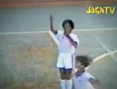 لقطات من الطفولة.. البرازيلي رونالدينيو يستعيد ذكرياته في انطلاقته الأولي "فيديو وصور"