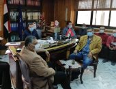 وكيل صحة دمياط يناقش تحديثات البروتوكول العلاجى مع مديرى العزل