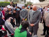 قادرون باختلاف.. تسليم 47 تروسيكلا و20 كرسيا كهربائيا لذوى الهمم بالجيزة