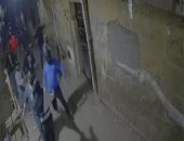 فيديو صادم لسحل شاب بالأسلحة البيضاء في الشارع ببولاق والضحية يكشف الكواليس