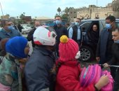 الرئيس السيسى لـ"أب" يستقل دراجة نارية مع أفراد أسرته: "مش خايف عليهم" (فيديو)
