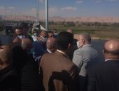 وزير النقل يتفقد محور الشهيد باسم فكري بقنا قبل افتتاحه رسميا