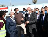 محافظ قنا يتفقد محطتىّ مياه الشرب بفرشوط ودشنا.. صور