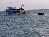 إعلان الطوارئ وتوقف حركة الصيد بميناء بورسعيد لسوء الأحوال الجوية.. صور