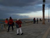 أجواء غائمة مع استمرار الطقس البارد وفرص لسقوط الأمطار على مطروح.. لايف