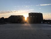 صورة اليوم.. الشمس تعانق معابد الكرنك فى ليلة حفل تعامد الشمس على مقصورة قدس الأقداس