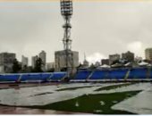 تغطية أرضية استاد الإسكندرية بسبب الأمطار قبل مباراة الاتحاد وسيراميكا.. فيديو