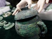 علماء الآثار يكتشفون أوانى أثرية برونزية عمرها 3000 عام فى الصين