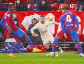 برشلونة يتعادل مع إشبيلية 1 - 1 فى شوط أول مثير بالدورى الإسبانى.. فيديو